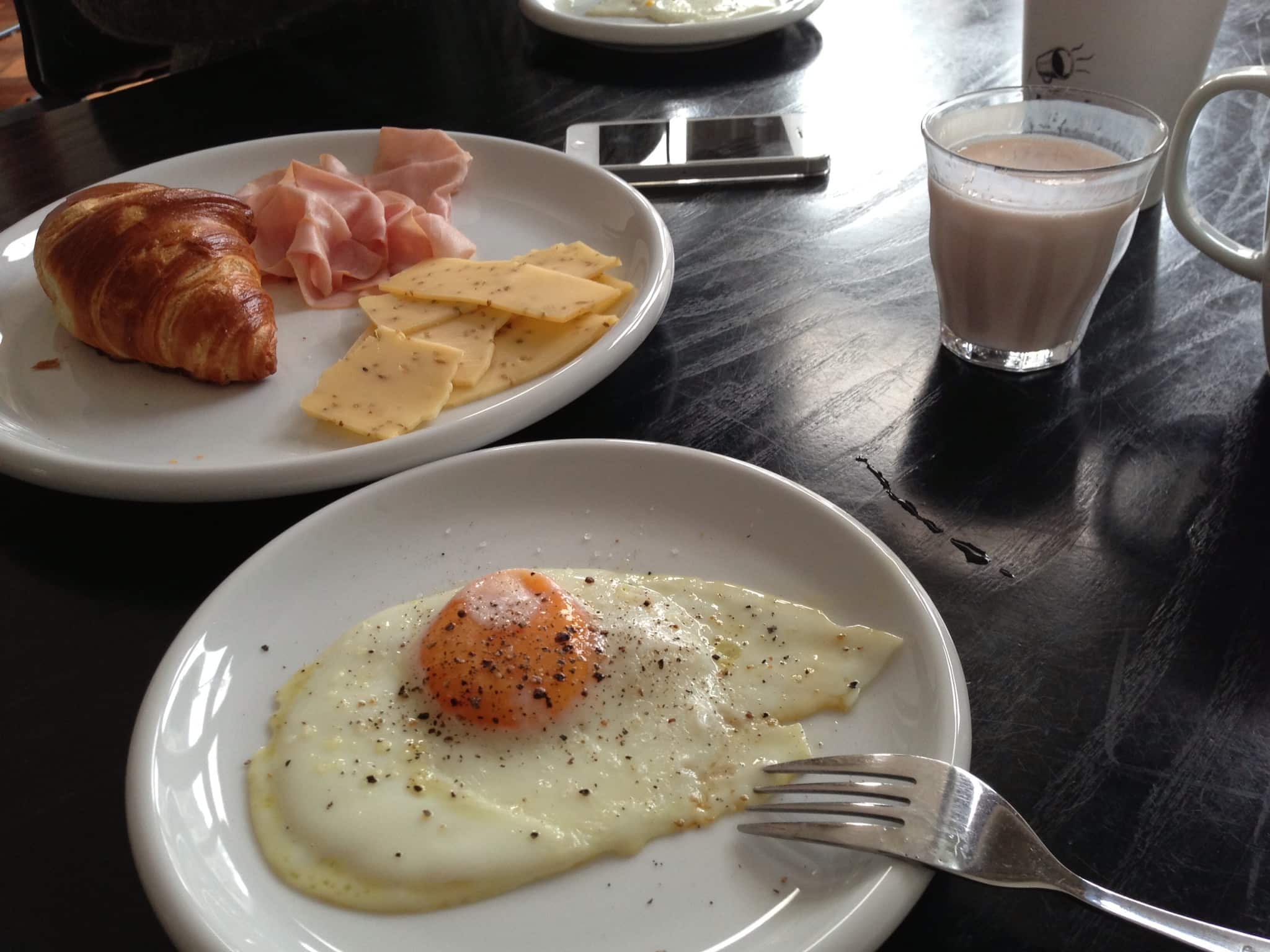 prendre son petit dejeuner a amsterdam