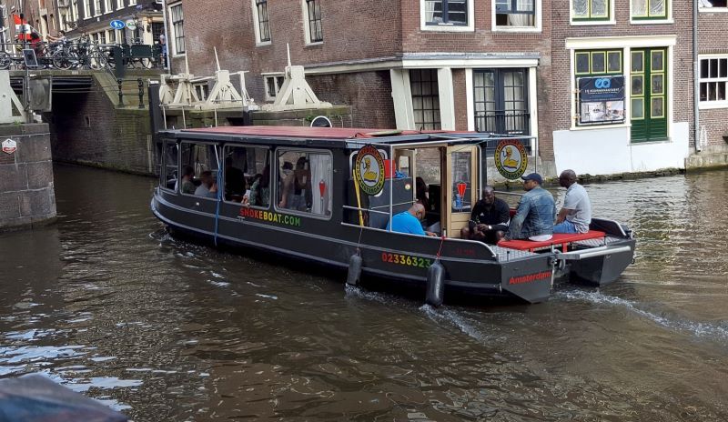 smoke boat amsterdam