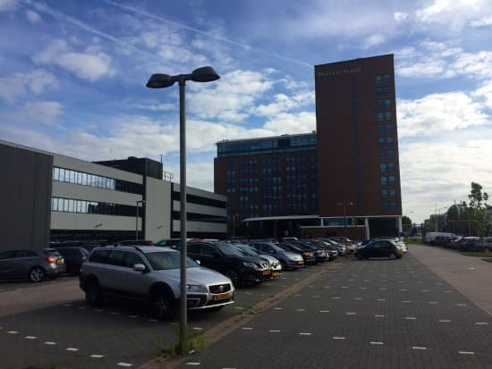 amsterdam flughafen autovermietung